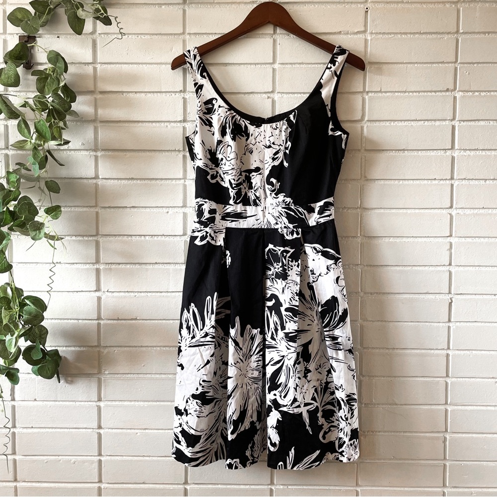 White House Black Market Floral Fit and Flare Midi Dress - S